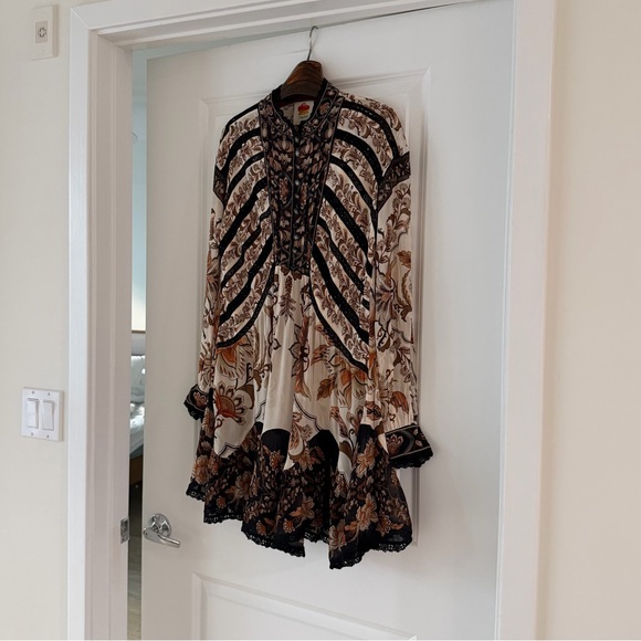 Farm Rio Sand Majestic Garden Lace Long Sleeve Mini Dress - Picture 5 of 8